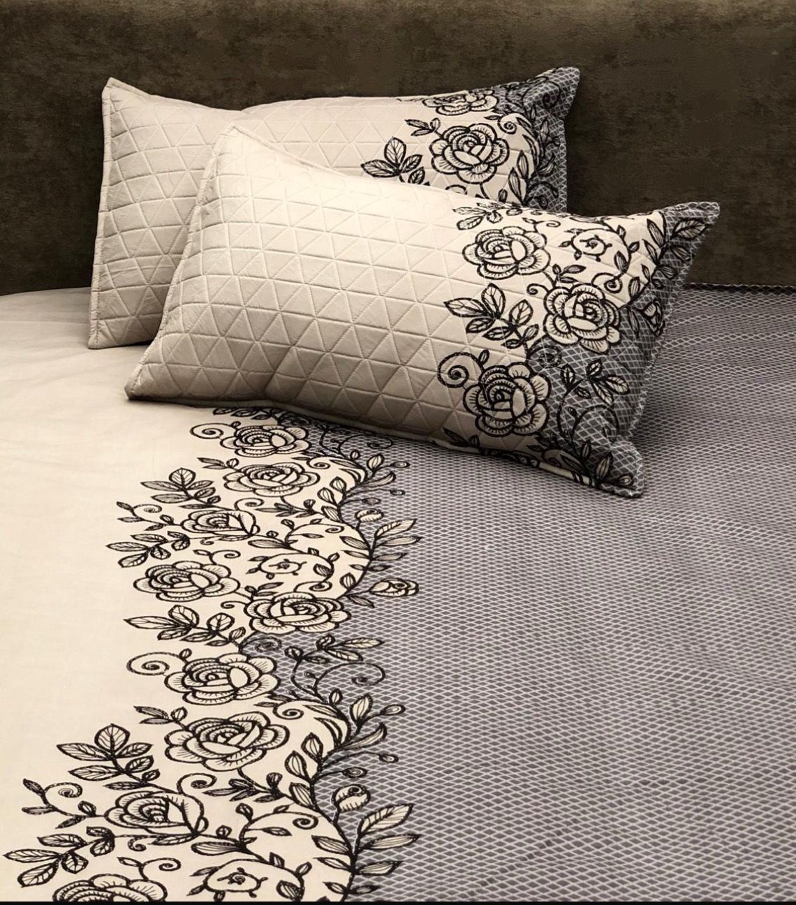 Double Bedsheet with Quilted Pillow Covers